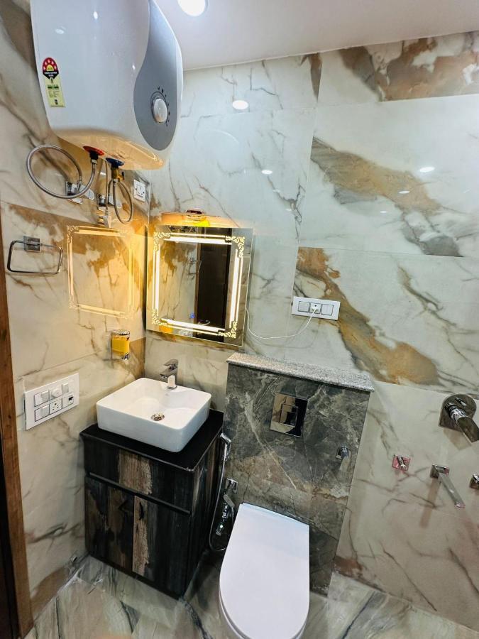 Hotel Samrat Residency 10 Mints Walking Distance Nizamuddin Railway Station New Delhi Exteriör bild
