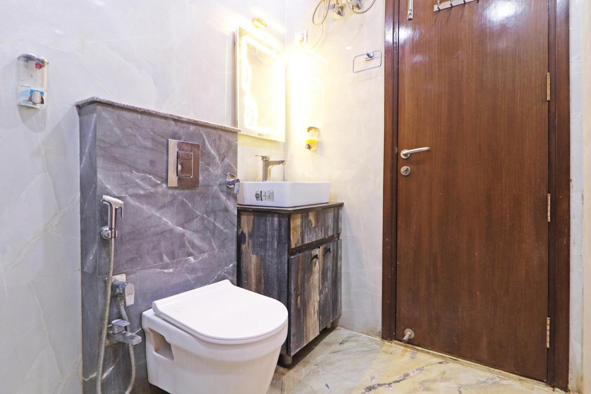 Hotel Samrat Residency 10 Mints Walking Distance Nizamuddin Railway Station New Delhi Exteriör bild