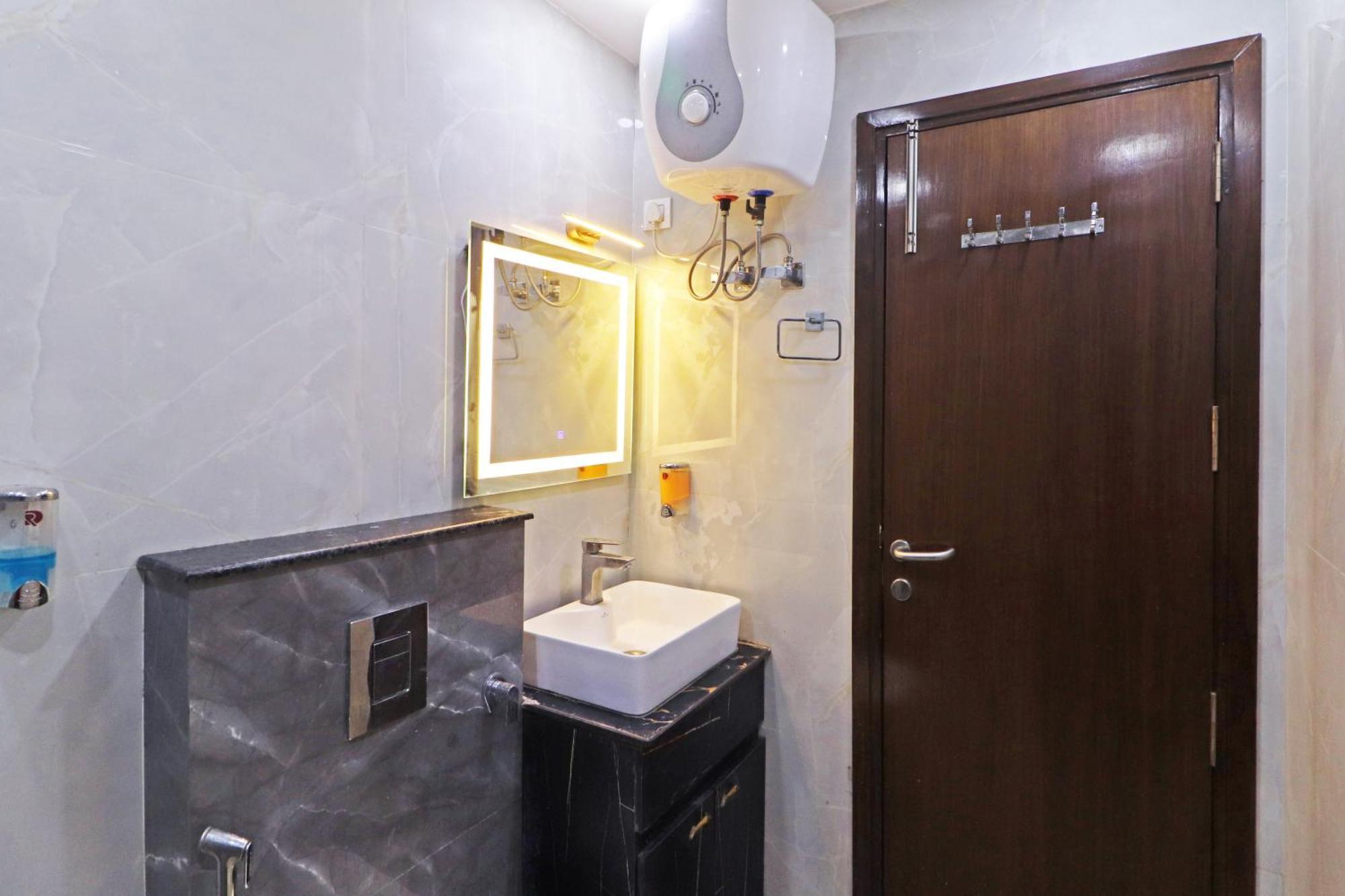 Hotel Samrat Residency 10 Mints Walking Distance Nizamuddin Railway Station New Delhi Exteriör bild